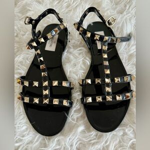 Valentino black flat sandal size 6 fit small just buy if have slim feet